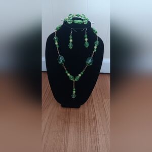 Necklace, bracelet and earring set, Gren and gold, crystal, fine jewelry, adju